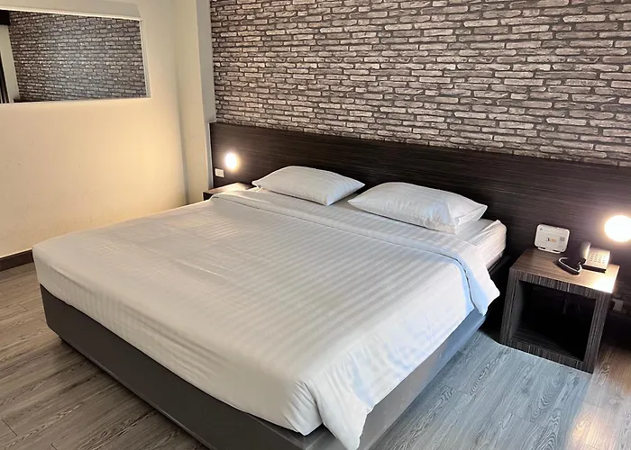 White Palace 3*