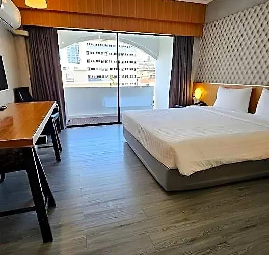 White Palace 3*
