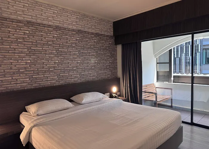 White Palace 3*