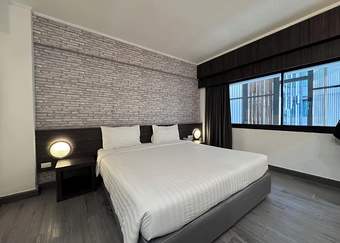 White Palace מלון 3*